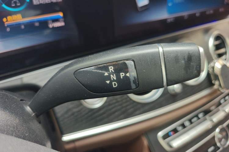Used Mercedes-Benz E-Class 2018 Restyled E 300 L Sporty and Stylish Edition Gear Lever