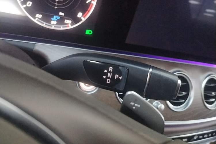 Used Mercedes-Benz E-Class 2018 E 300 L Luxury Model Gear Lever