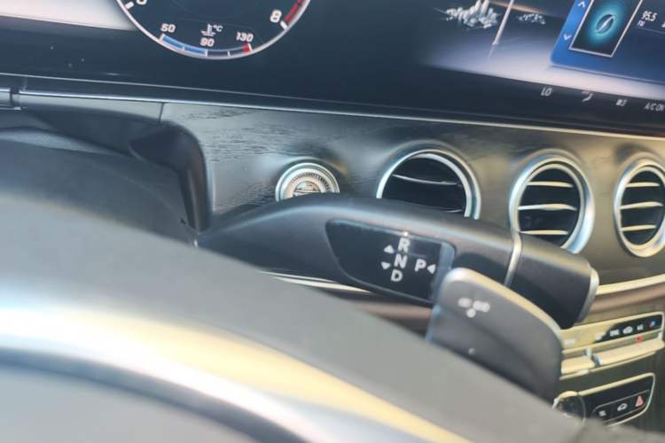 Used Mercedes-Benz E-Class 2018 Restyled E 300 L Sport Luxury Edition Gear Lever