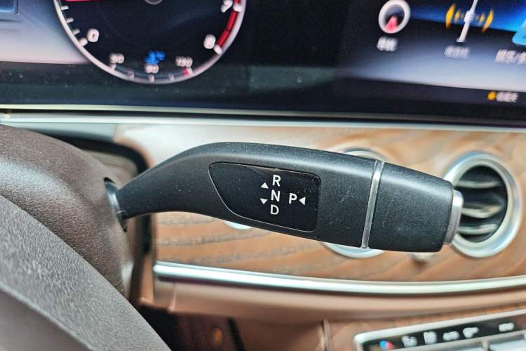 Used Mercedes-Benz E-Class 2018 Facelifted E 300 L Stylish Version Gear Lever