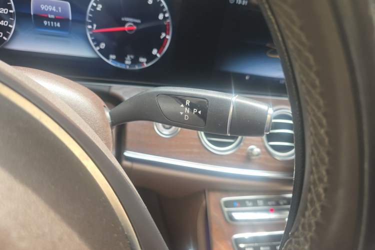 Used Mercedes-Benz E-Class 2018 Facelifted E 300 L Stylish Version Gear Lever
