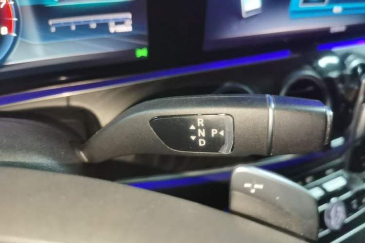 Used Mercedes-Benz E-Class 2018 Facelift E 200 L Sport 4MATIC Gear Lever