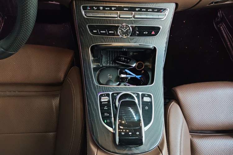 Used Mercedes-Benz E-Class 2018 Facelift E 200 L Sport Edition Gear Lever