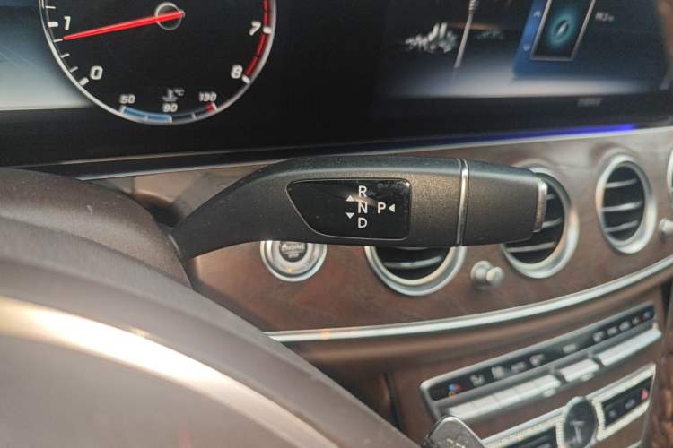 Used Mercedes-Benz E-Class 2018 Facelift E 200 L 4MATIC Gear Lever