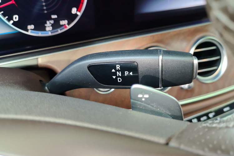 Used Mercedes-Benz E-Class 2018 Facelift E 200 L 4MATIC Gear Lever