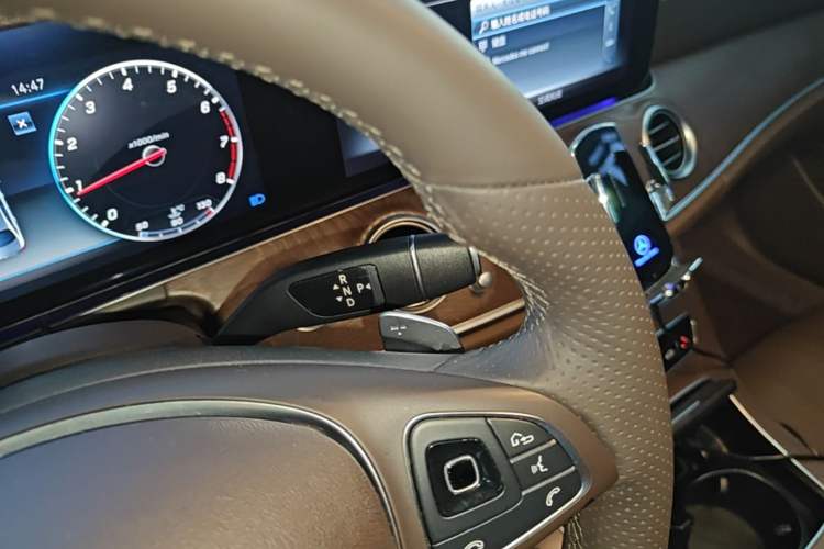 Used Mercedes-Benz E-Class 2018 Facelift E 300 L Luxury Edition Gear Lever