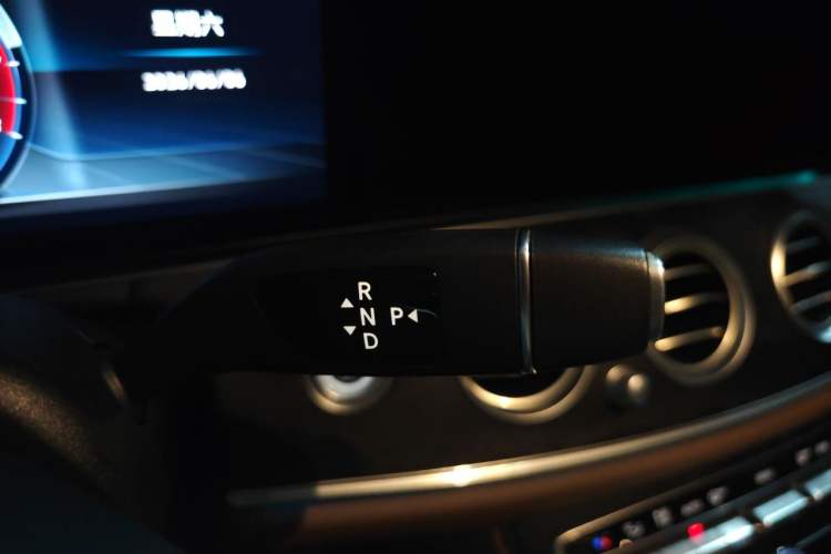 Used Mercedes-Benz E-Class 2018 E 200 L Sport Edition Gear Lever
