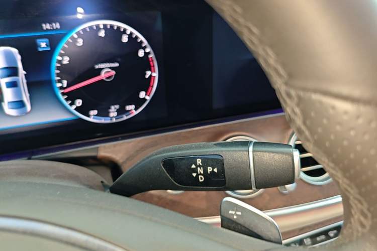 Used Mercedes-Benz E-Class 2018 Facelift E 300 L Luxury Edition Gear Lever