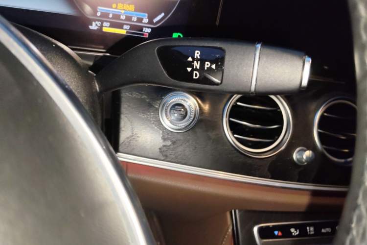 Used Mercedes-Benz E-Class 2018 E 200 L Sport Edition Gear Lever