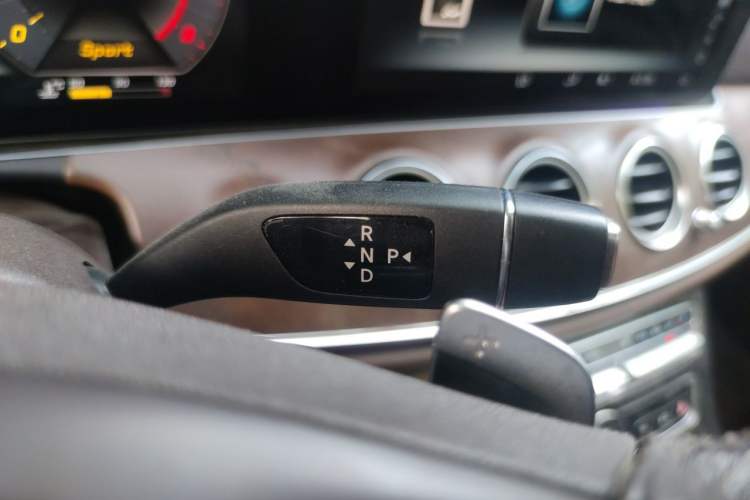 Used Mercedes-Benz E-Class 2018 Facelifted E 300 L Stylish Version Gear Lever