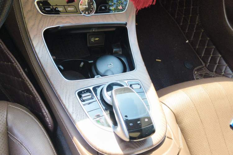 Used Mercedes-Benz E-Class 2018 Facelift E 300 L Luxury Edition Gear Lever