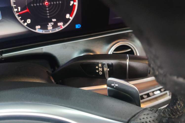 Used Mercedes-Benz E-Class 2018 Facelift E 200 L Sport 4MATIC Gear Lever