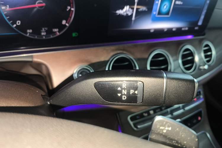 Used Mercedes-Benz E-Class 2018 Facelifted E 300 L Stylish Version Gear Lever