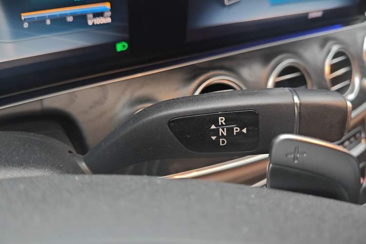 Used Mercedes-Benz E-Class 2018 E 300 L Sport Luxury Edition Gear Lever