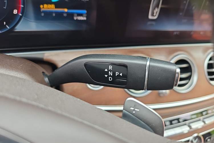 Used Mercedes-Benz E-Class 2018 Facelifted E 300 L Stylish Version Gear Lever