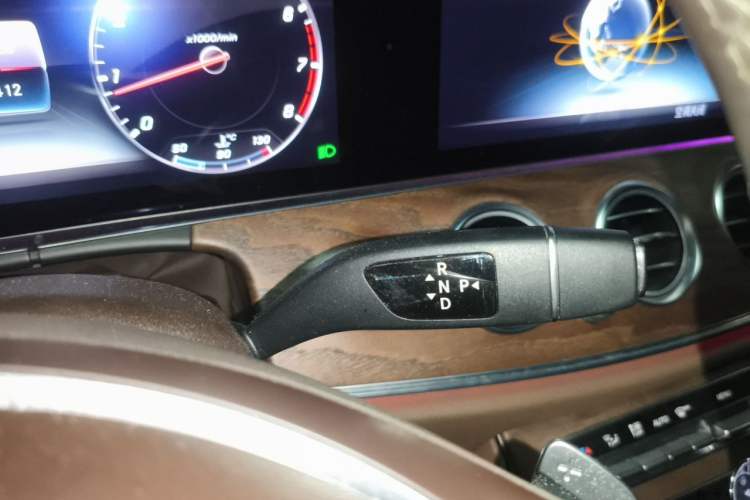 Used Mercedes-Benz E-Class 2018 Facelifted E 300 L Stylish Version Gear Lever