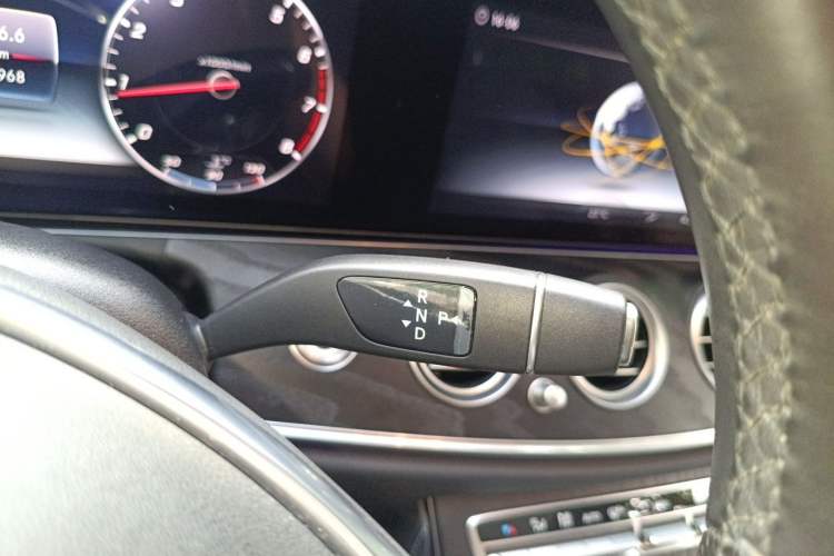 Used Mercedes-Benz E-Class 2018 E 300 L Sport Luxury Edition Gear Lever