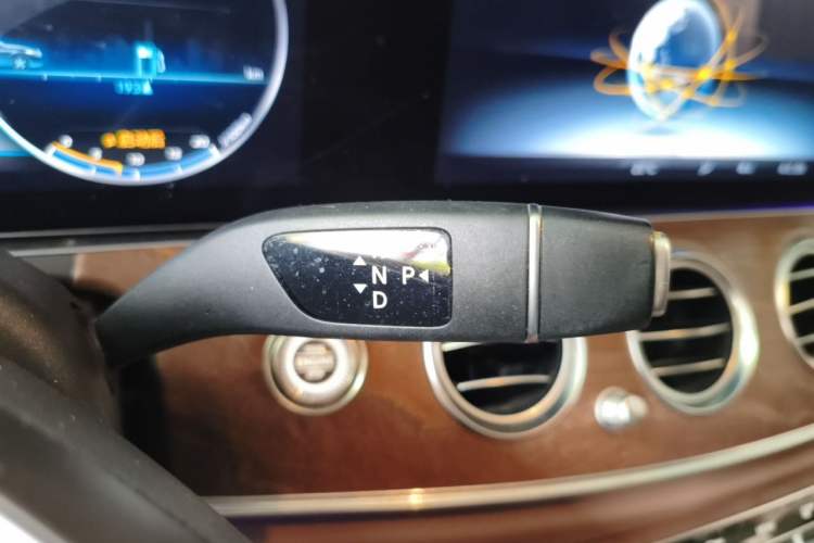 Used Mercedes-Benz E-Class 2018 Restyled E 300 L Sport Luxury Edition Gear Lever