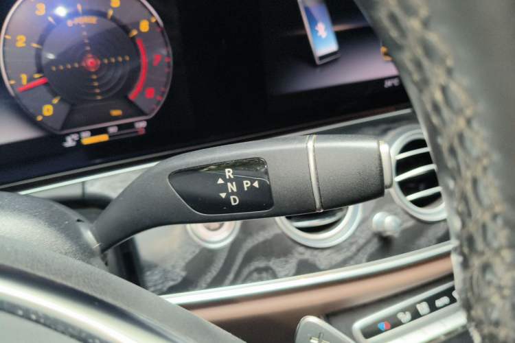 Used Mercedes-Benz E-Class 2018 Restyled E 300 L Sport Luxury Edition Gear Lever