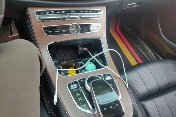 Used Mercedes-Benz E-Class 2018 E 200 L 4MATIC Gear Lever