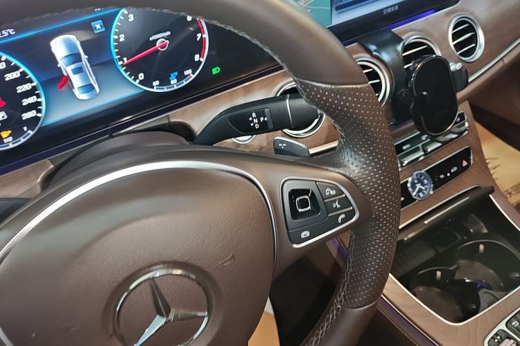 Used Mercedes-Benz E-Class 2018 Facelift E 200 L 4MATIC Gear Lever