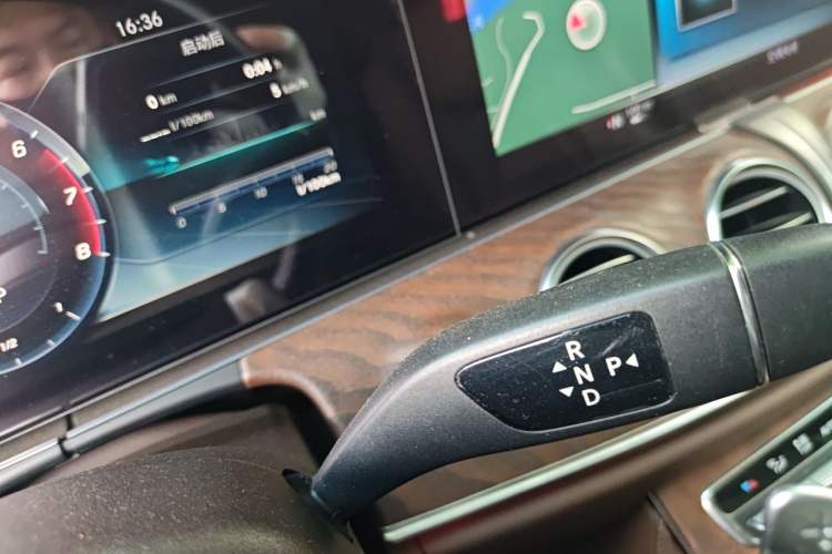 Used Mercedes-Benz E-Class 2018 Facelift E 300 L Luxury Edition Gear Lever
