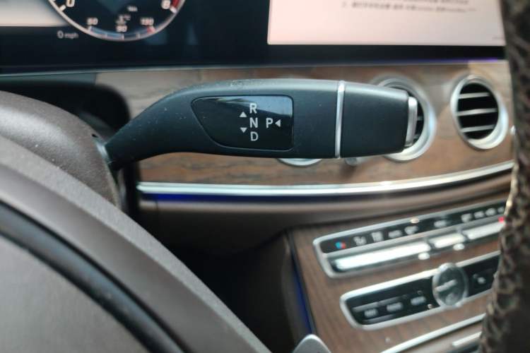 Used Mercedes-Benz E-Class 2018 Facelift E 300 L Luxury Edition Gear Lever