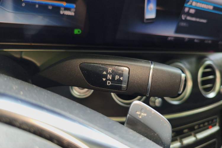 Used Mercedes-Benz E-Class 2018 Restyled E 300 L Sport Luxury Edition Gear Lever