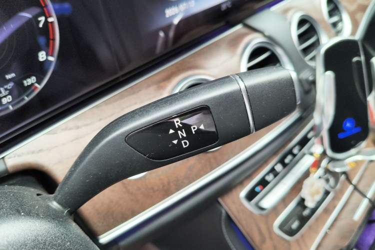 Used Mercedes-Benz E-Class 2018 Facelifted E 300 L Stylish Version Gear Lever