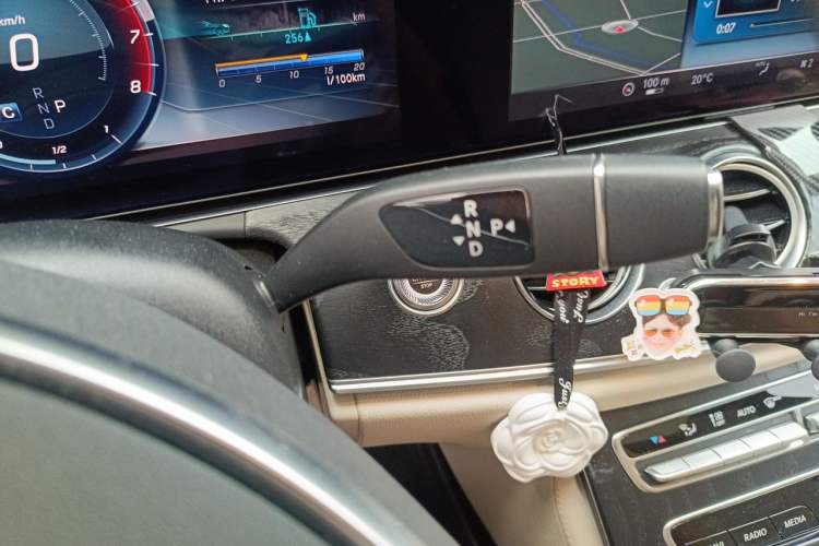 Used Mercedes-Benz E-Class 2018 Restyled E 300 L Sporty and Stylish Edition Gear Lever