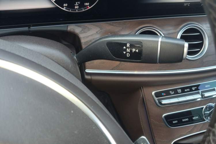 Used Mercedes-Benz E-Class 2018 Facelift E 200 L Gear Lever