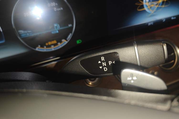 Used Mercedes-Benz E-Class 2018 E 300 L Stylish Model Gear Lever