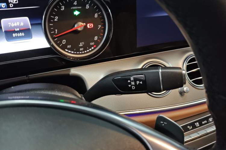 Used Mercedes-Benz E-Class 2018 E 200 Sport 4MATIC Gear Lever