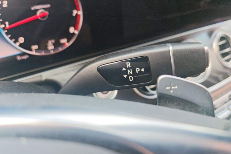 Used Mercedes-Benz E-Class 2018 Facelift E 200 L 4MATIC Gear Lever