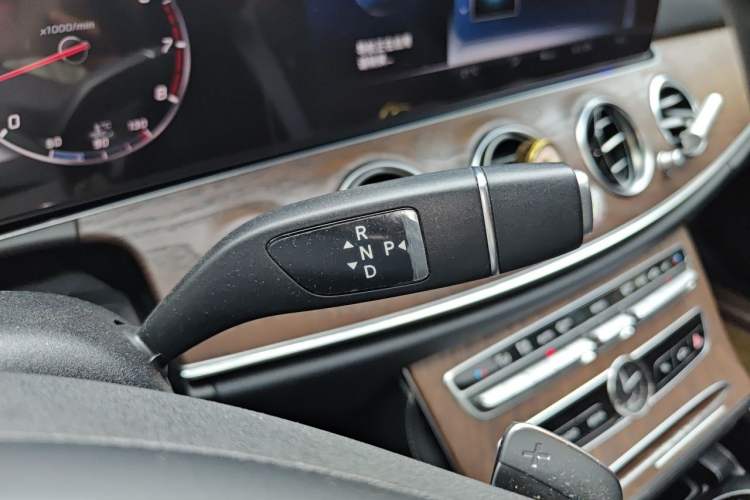 Used Mercedes-Benz E-Class 2018 Facelifted E 300 L Stylish Version Gear Lever