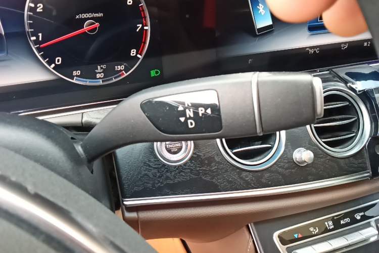 Used Mercedes-Benz E-Class 2018 Restyled E 300 L Sport Luxury Edition Gear Lever