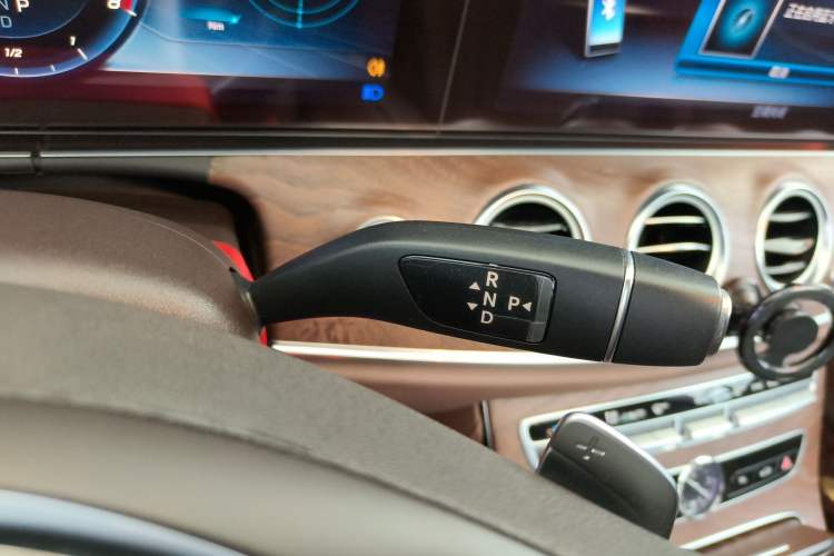 Used Mercedes-Benz E-Class 2018 Facelifted E 300 L Stylish Version Gear Lever