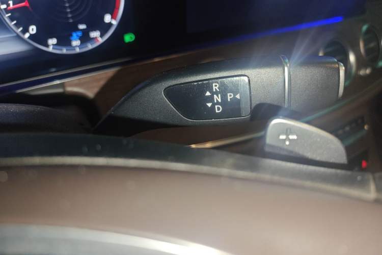 Used Mercedes-Benz E-Class 2018 E 300 L Luxury Model Gear Lever