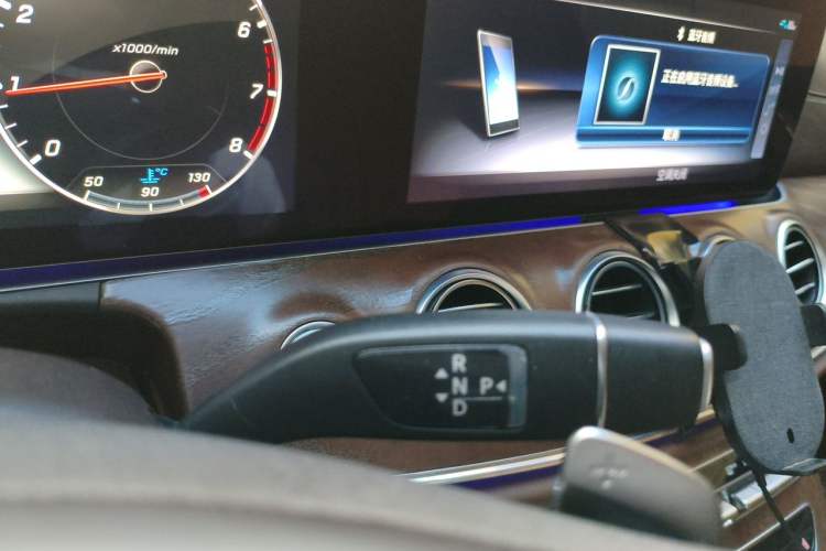 Used Mercedes-Benz E-Class 2018 Facelift E 300 L Luxury Edition Gear Lever