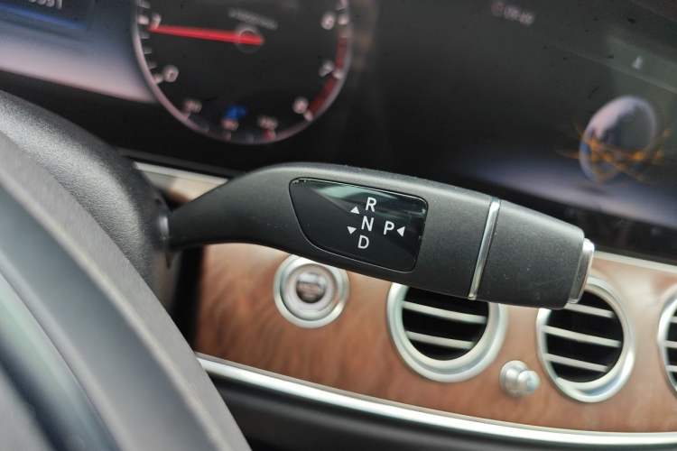 Used Mercedes-Benz E-Class 2018 Facelifted E 300 L Stylish Version Gear Lever