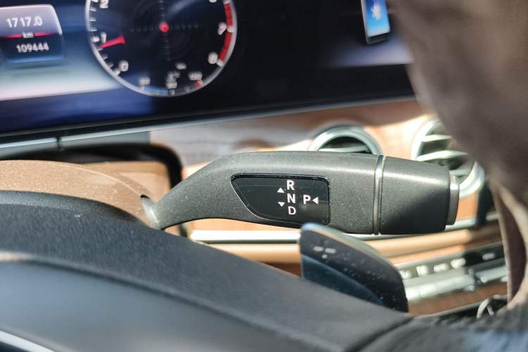 Used Mercedes-Benz E-Class 2018 Facelift E 300 L Luxury Edition Gear Lever