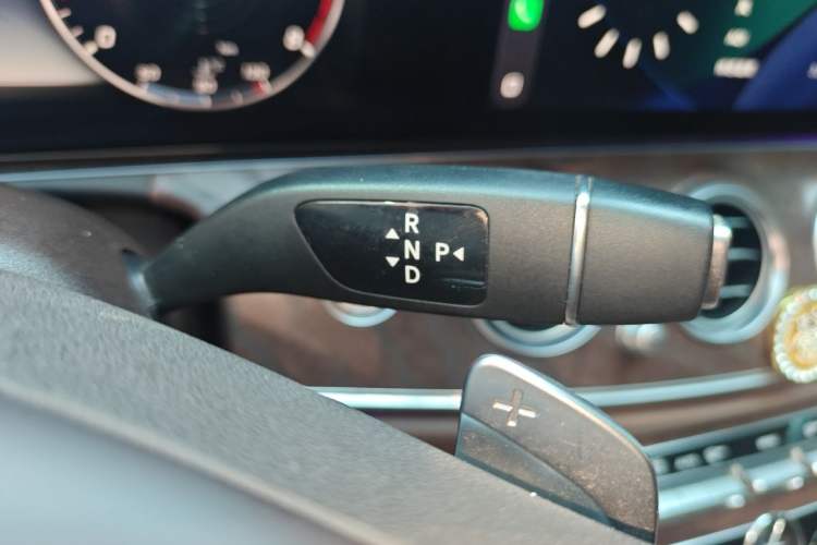 Used Mercedes-Benz E-Class 2018 Facelift E 200 L 4MATIC Gear Lever