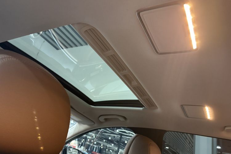 Used Mercedes-Benz E-Class 2018 Facelift E 200 L Sport 4MATIC Headliner