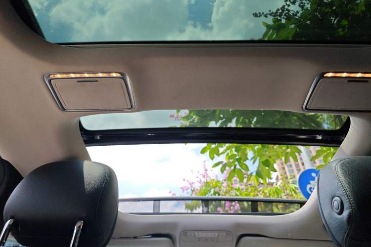 Used Mercedes-Benz E-Class 2018 Facelifted E 300 L Stylish Version Headliner