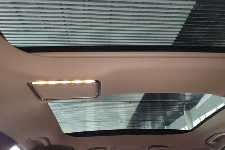 Used Mercedes-Benz E-Class 2018 Facelift E 300 L Luxury Edition Headliner