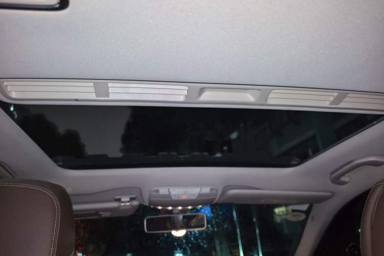 Used Mercedes-Benz E-Class 2018 Facelift E 200 L Headliner