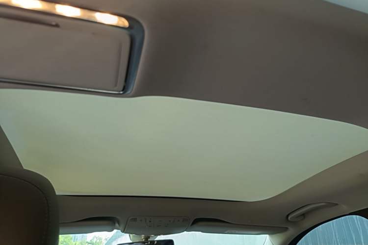 Used Mercedes-Benz E-Class 2018 Facelifted E 300 L Stylish Version Headliner