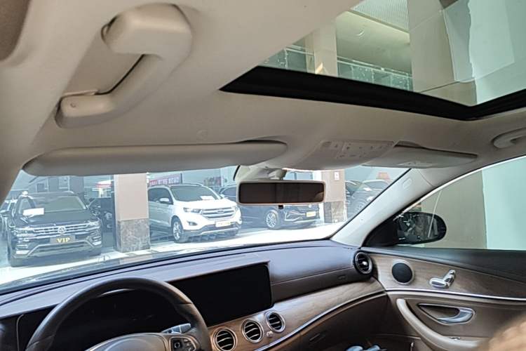 Used Mercedes-Benz E-Class 2018 E 200 L Headliner