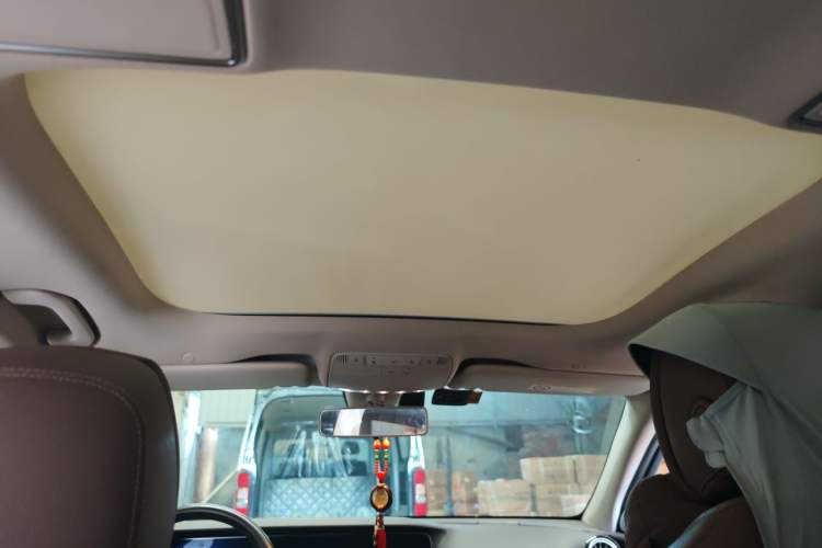 Used Mercedes-Benz E-Class 2018 Facelift E 200 L Headliner
