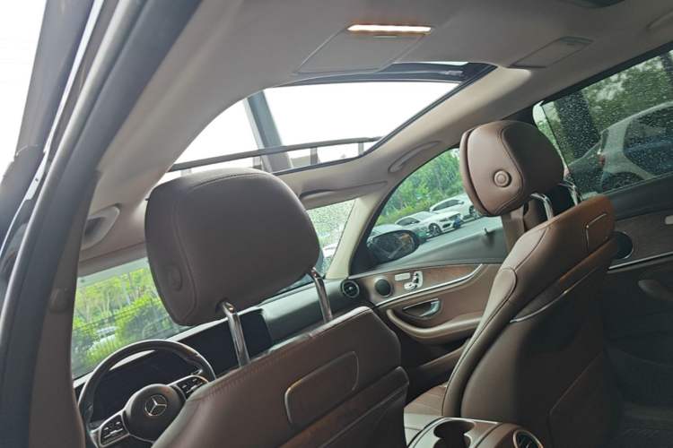 Used Mercedes-Benz E-Class 2018 Facelifted E 300 L Stylish Version Headliner